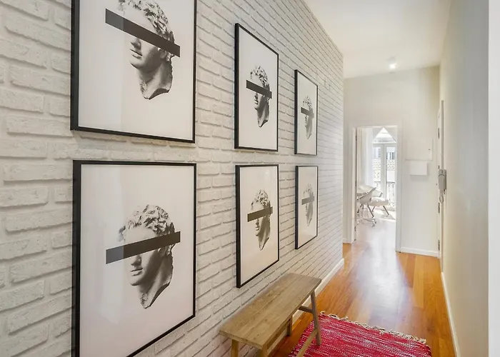 Whome Luxury Penthouse: Designer Decor & Epic Views *