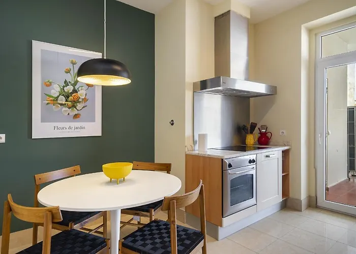 Whome Luxury Penthouse: Designer Decor & Epic Views *