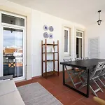 Whome Luxury Penthouse: Designer Decor & Epic Views 公寓