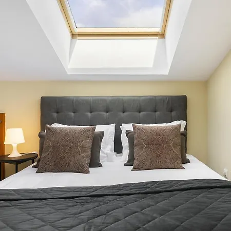 Whome Luxury Penthouse: Designer Decor & Epic Views 리스본