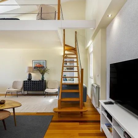 Whome Luxury Penthouse: Designer Decor & Epic Views 리스본